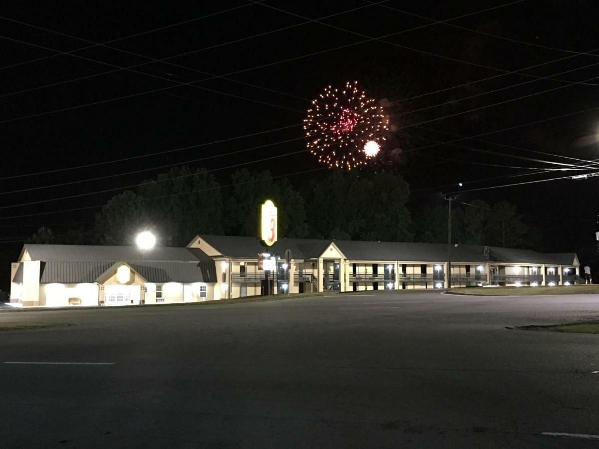 Super & Carrollton,west Georgia 3* Carrollton